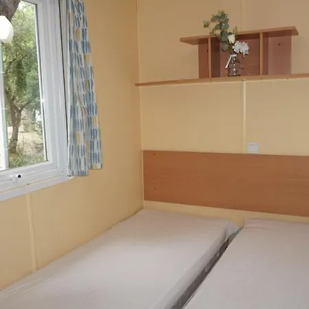 Chalets Met Buitenkeuken Op Camping Lei Suves - Joycasa Roquebrune-sur Argens Extérieur photo