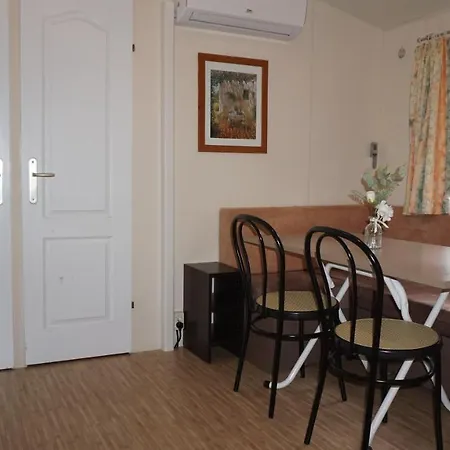 Chalets Met Buitenkeuken Op Camping Lei Suves - Joycasa Roquebrune-sur Argens Extérieur photo