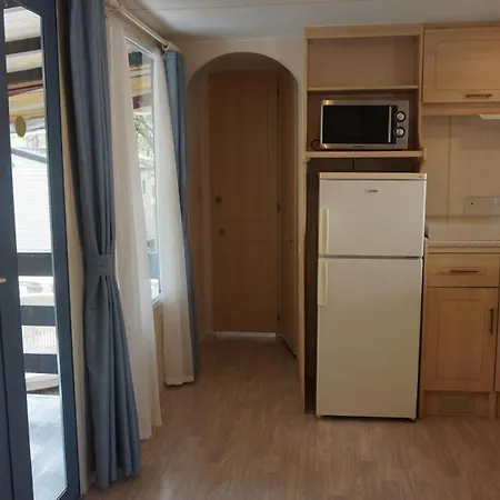 Chalets Met Buitenkeuken Op Camping Lei Suves - Joycasa Roquebrune-sur Argens Chambre photo
