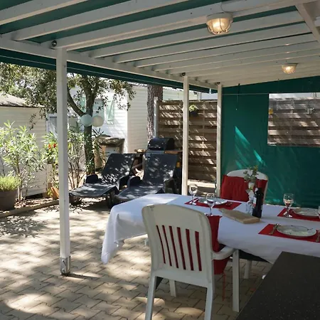 Chalets Met Buitenkeuken Op Camping Lei Suves - Joycasa Roquebrune-sur Argens Chambre photo