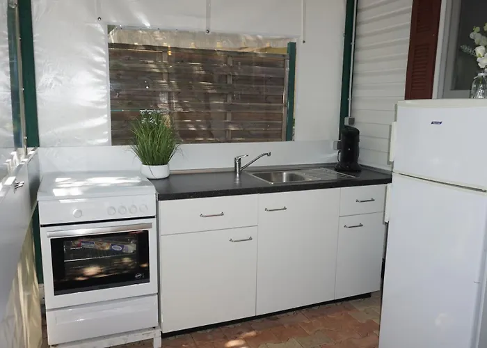 Chalets Met Buitenkeuken Op Camping Lei Suves - Joycasa