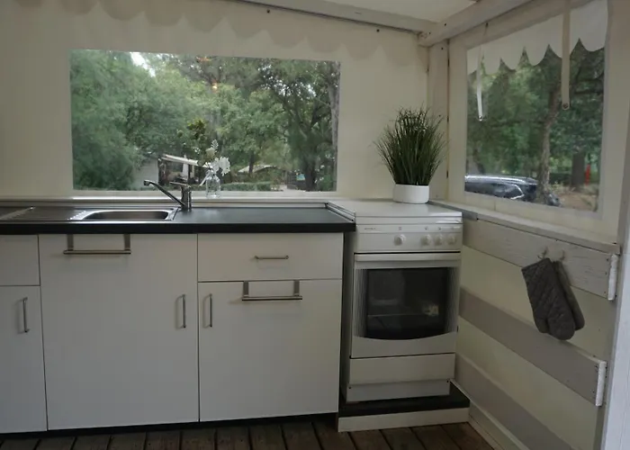 Chalets Met Buitenkeuken Op Camping Lei Suves - Joycasa