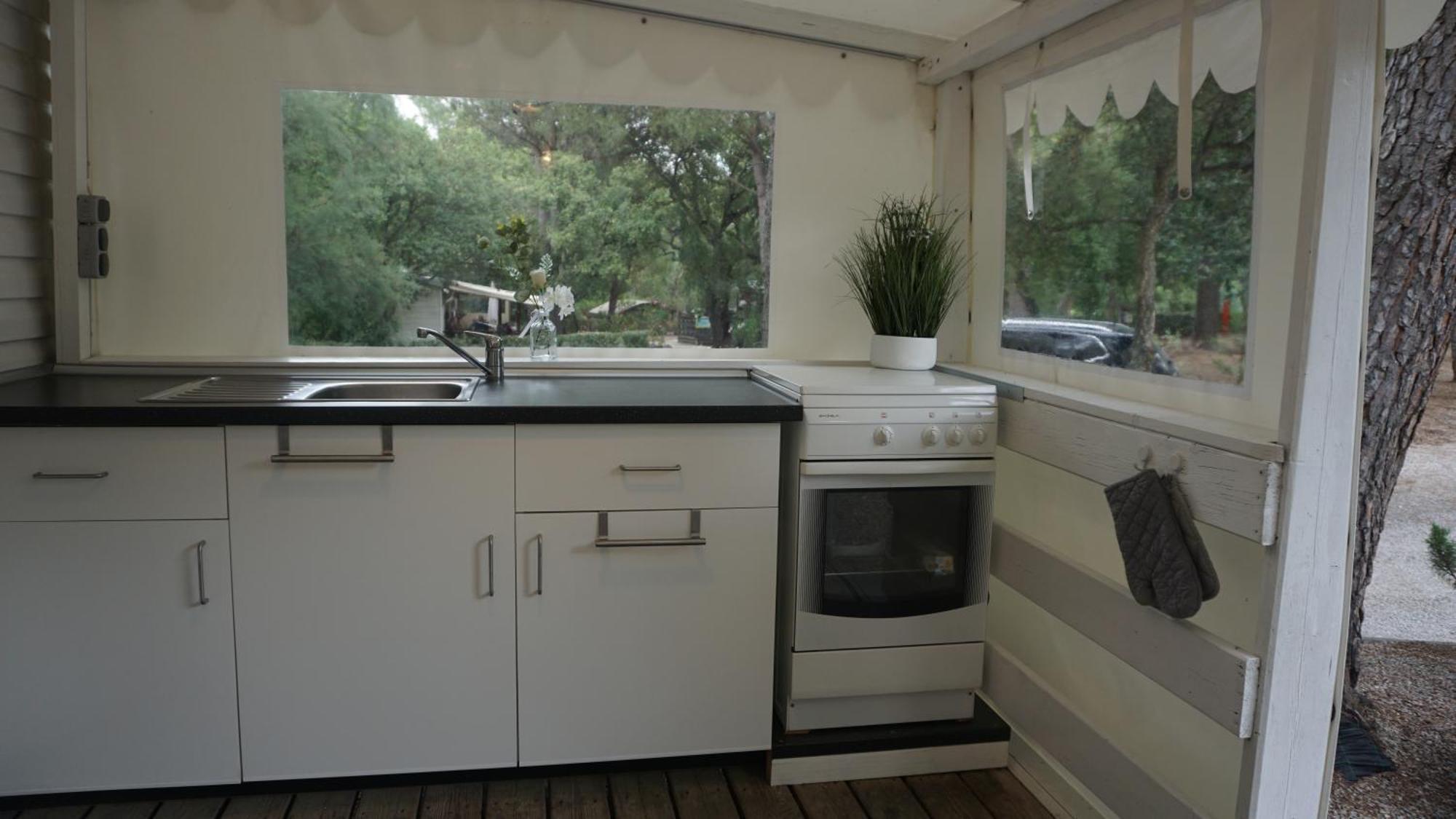 Met Buitenkeuken Op Lei Suves - Joycasa *