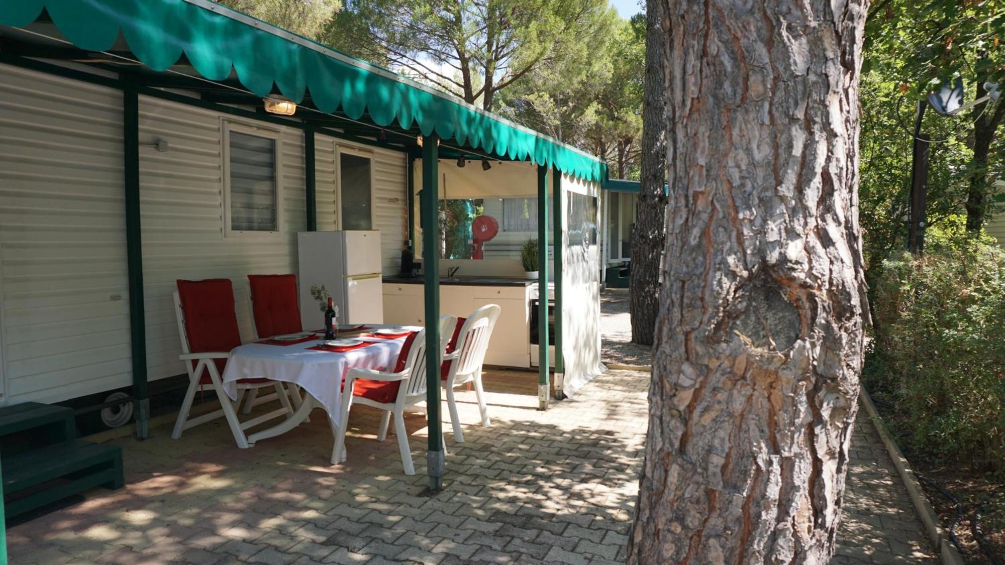 Met Buitenkeuken Op Lei Suves - Joycasa Campsite